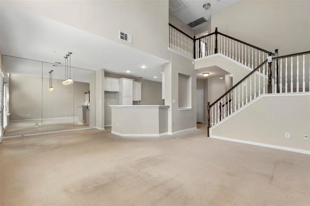 912 Englewood Lane