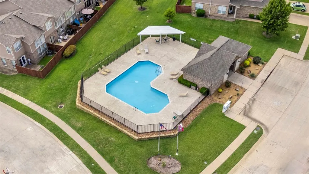 912 Englewood Lane