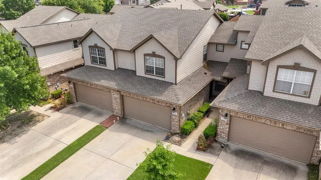 912 Englewood Lane