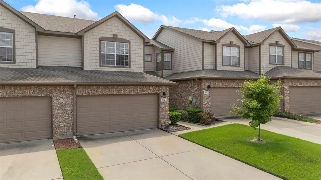 912 Englewood Lane
