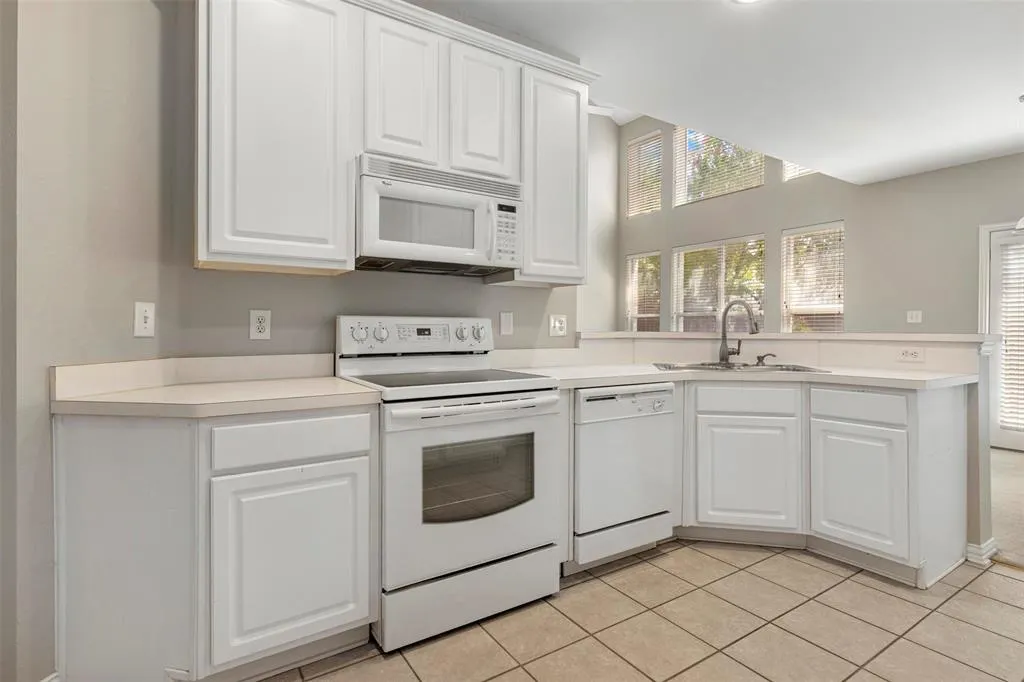 912 Englewood Lane