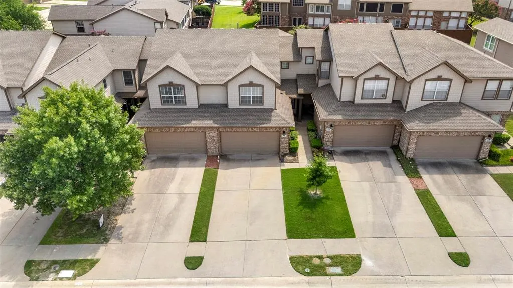 912 Englewood Lane