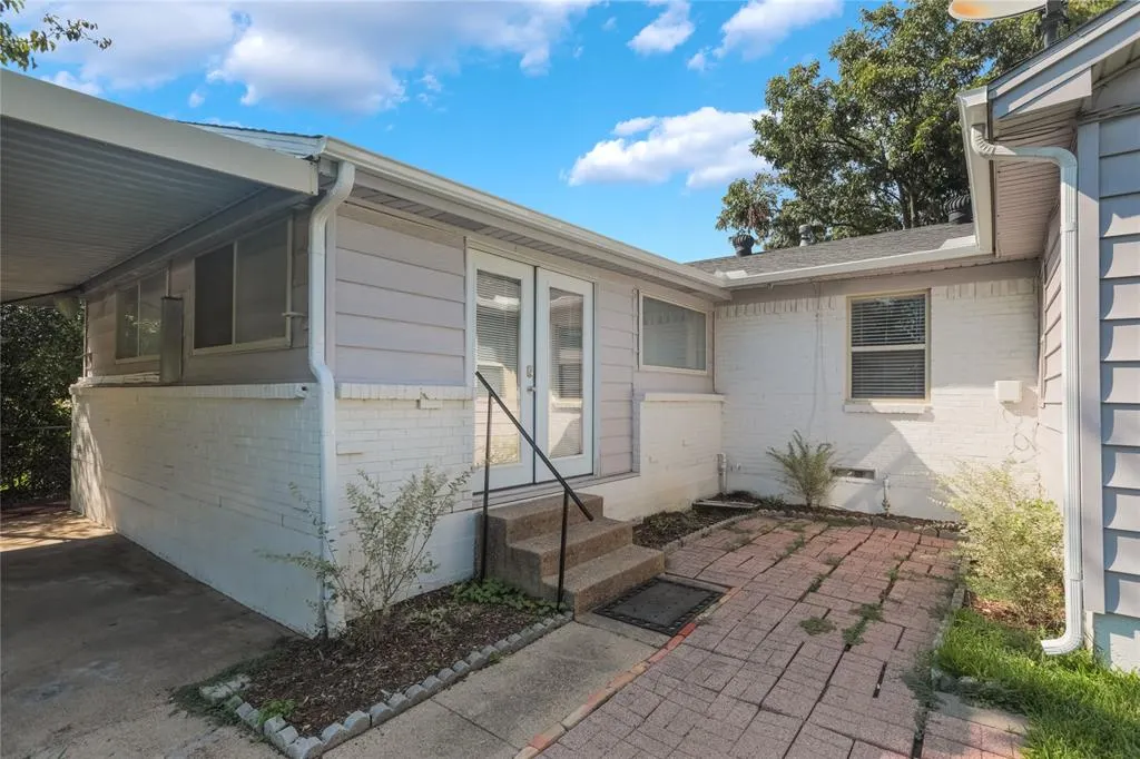 439 Daniel Street