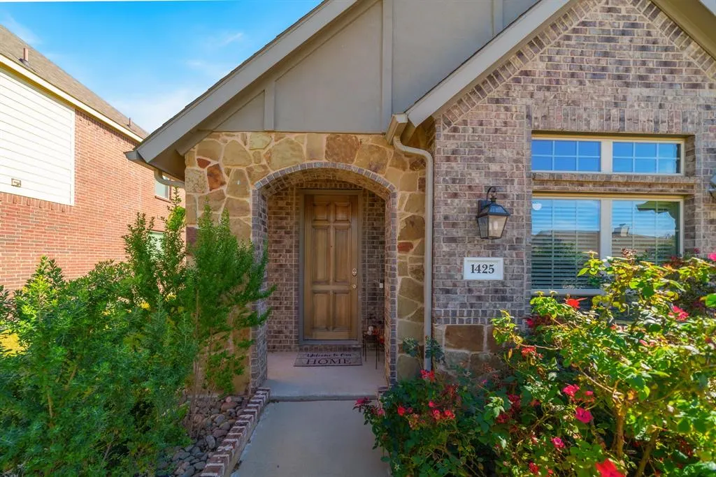 1425 Freesia Drive