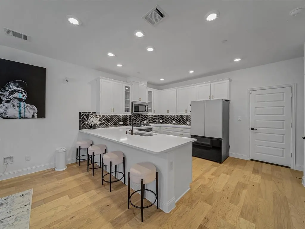 3512 Kingsland Drive