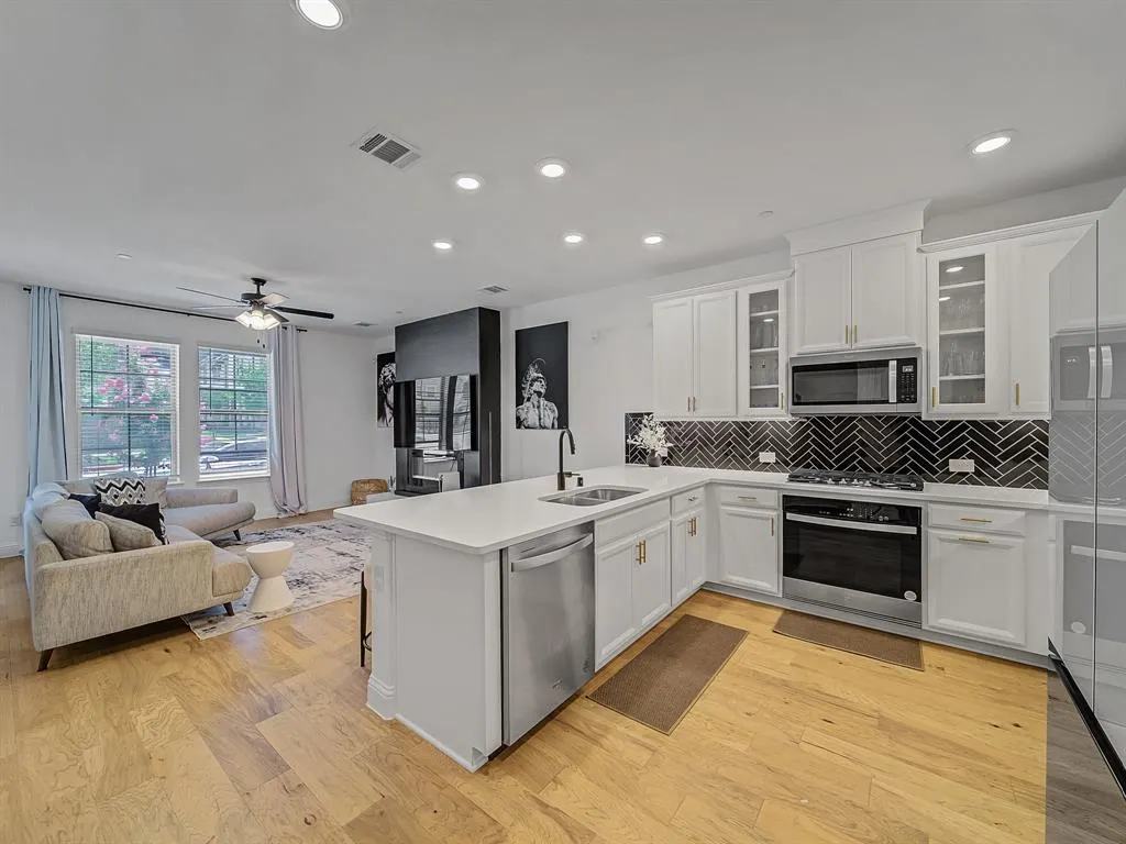 3512 Kingsland Drive