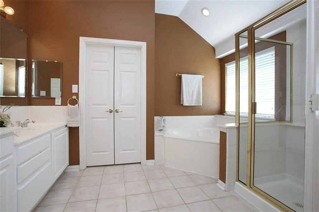 2032 Camelot Drive