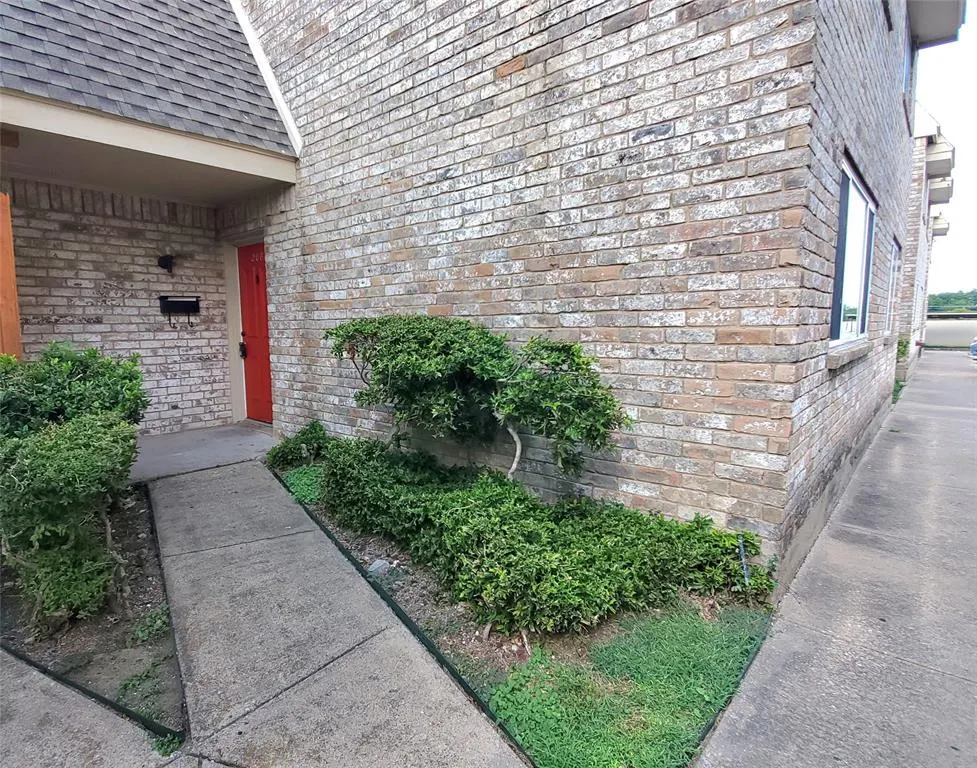 208 Village North Drive