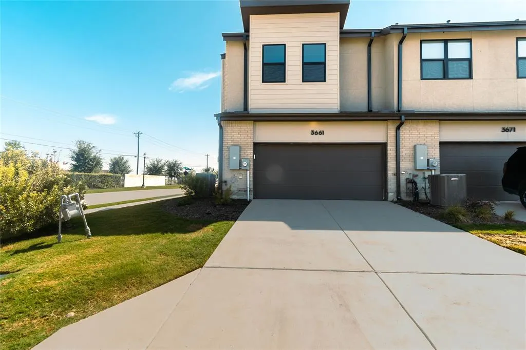 3661 Rosemont Drive