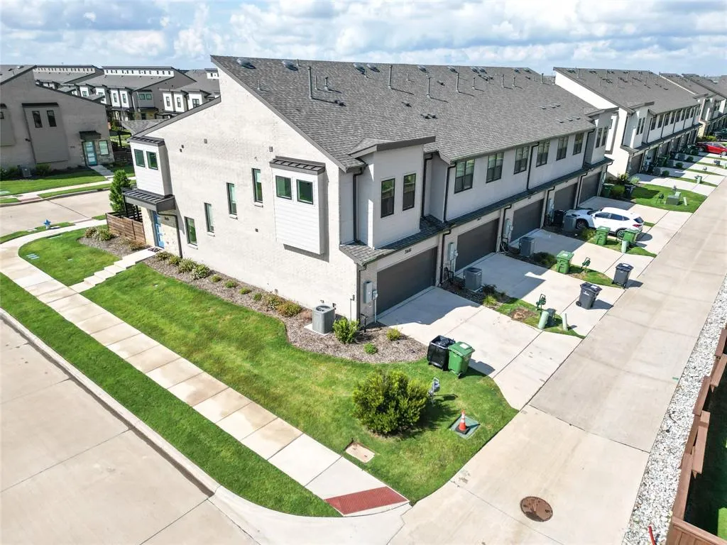 3661 Rosemont Drive
