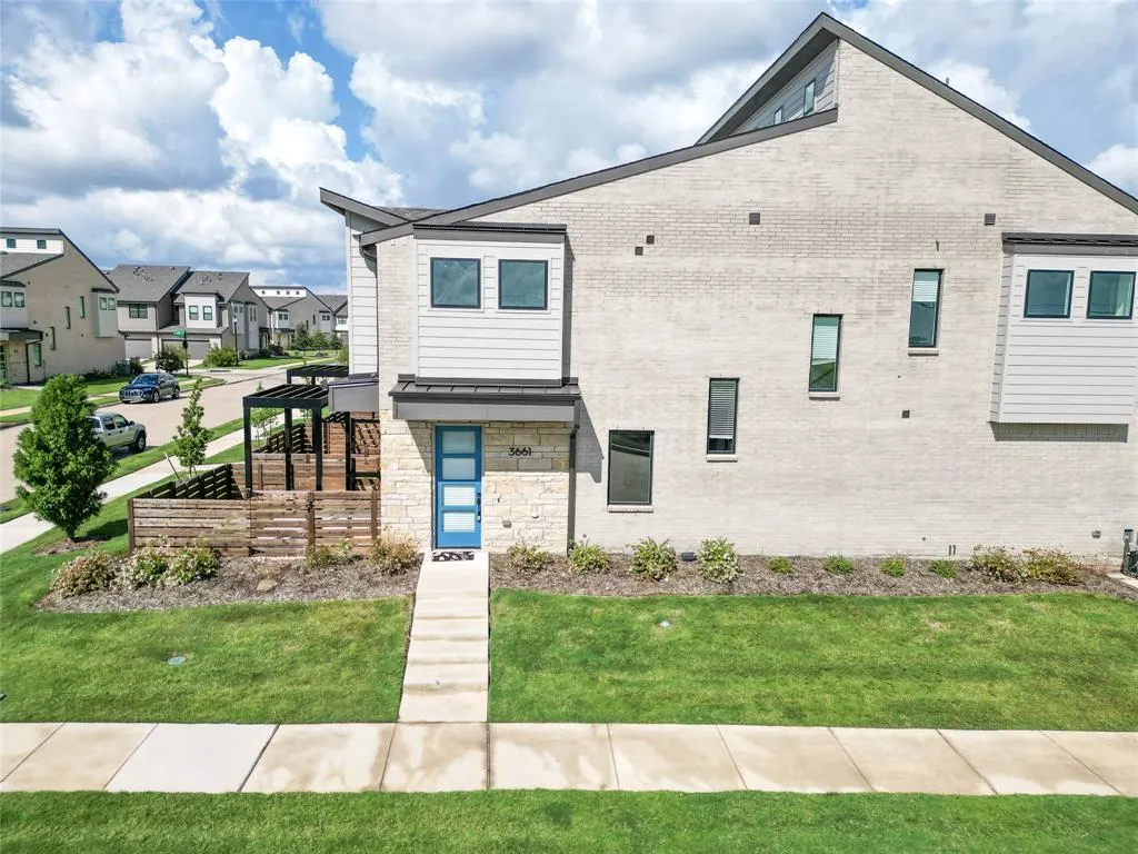 3661 Rosemont Drive