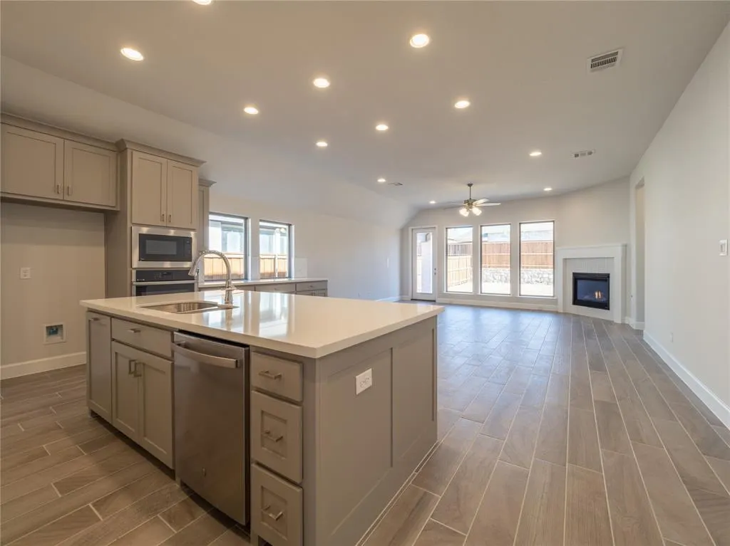 3516 Sawtooth Lane