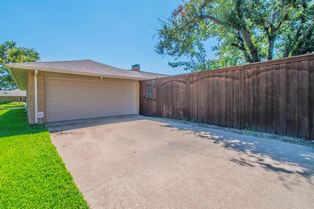 1412 Huntington Drive