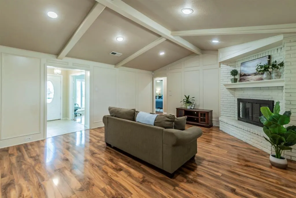 1412 Huntington Drive