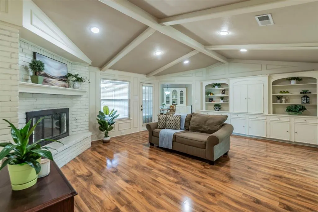 1412 Huntington Drive