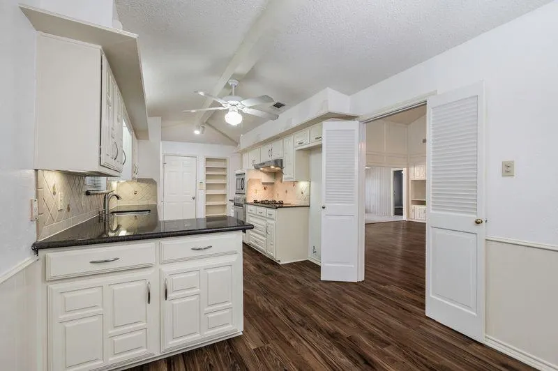 2525 Parkhaven Drive
