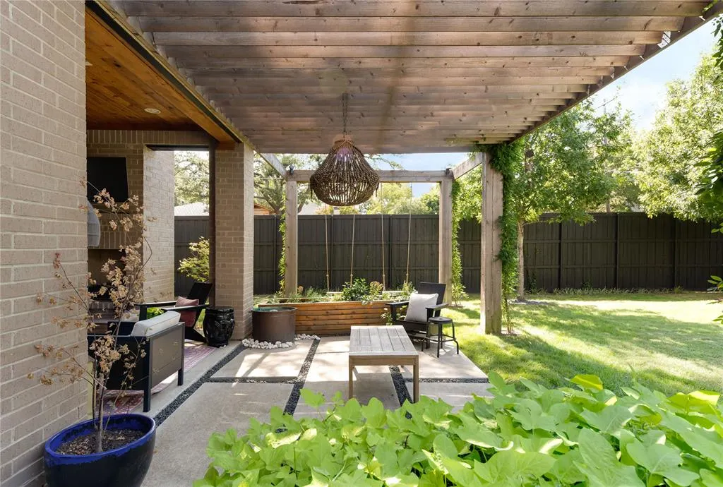 6905 Northridge Drive