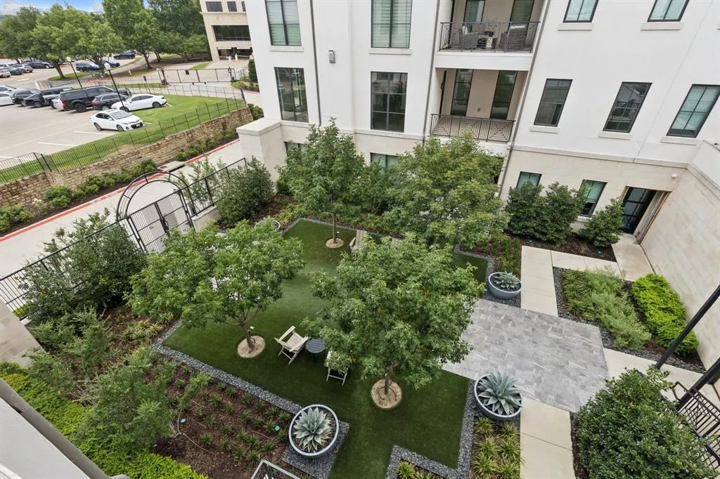 5270 Town and Country Boulevard, #216