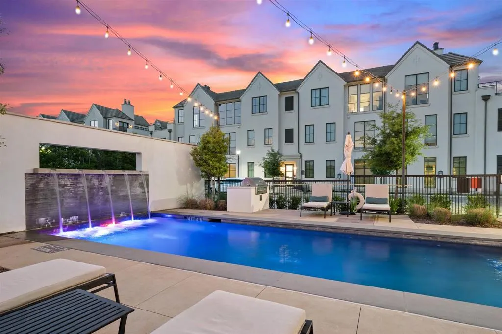 5270 Town and Country Boulevard, #216