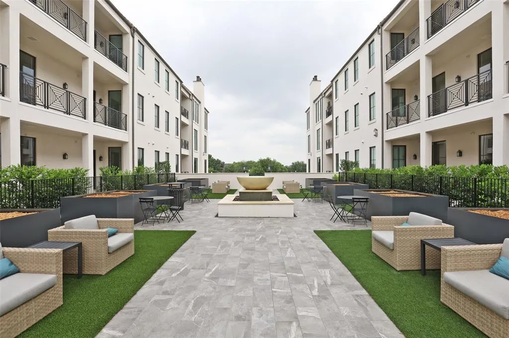 5270 Town and Country Boulevard, #216