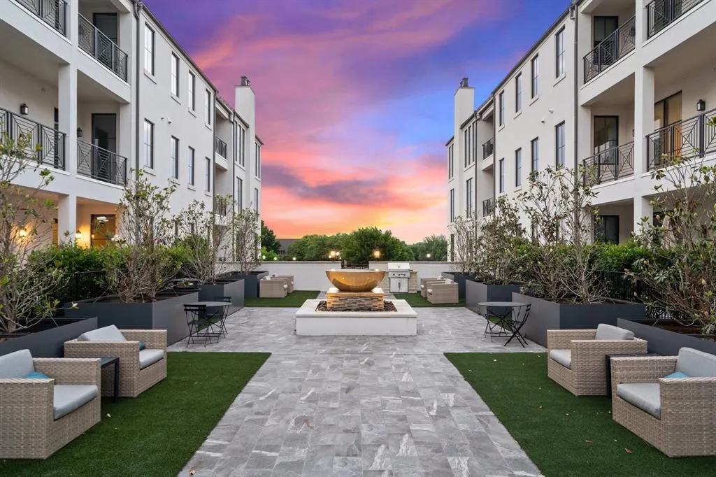 5270 Town and Country Boulevard, #216