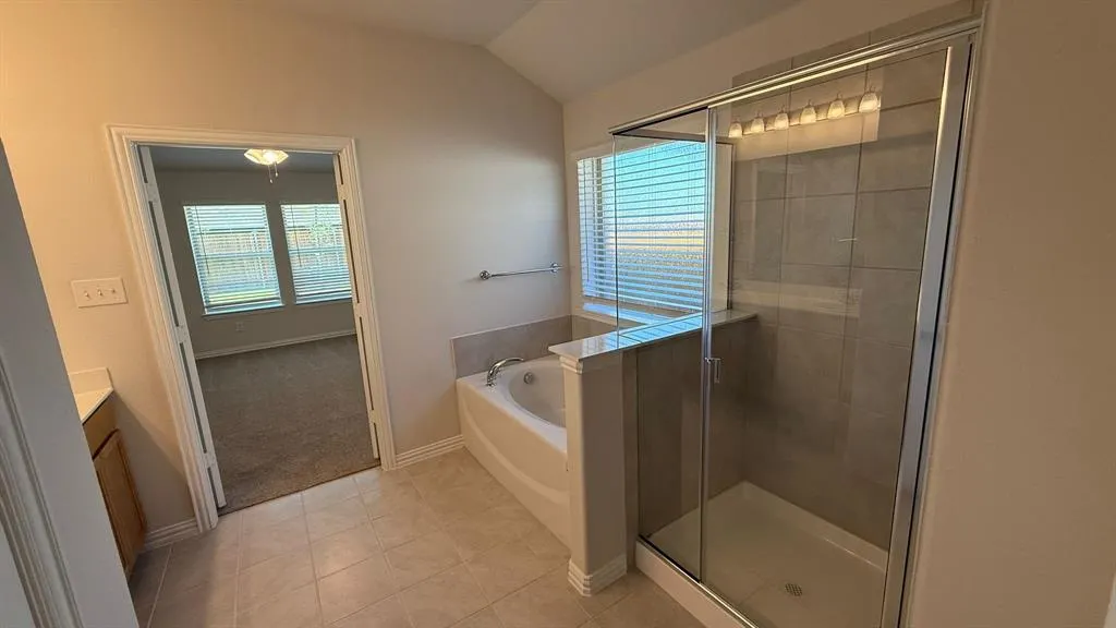 820 JACQUELYN DR