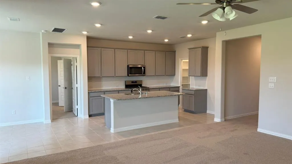 820 JACQUELYN DR