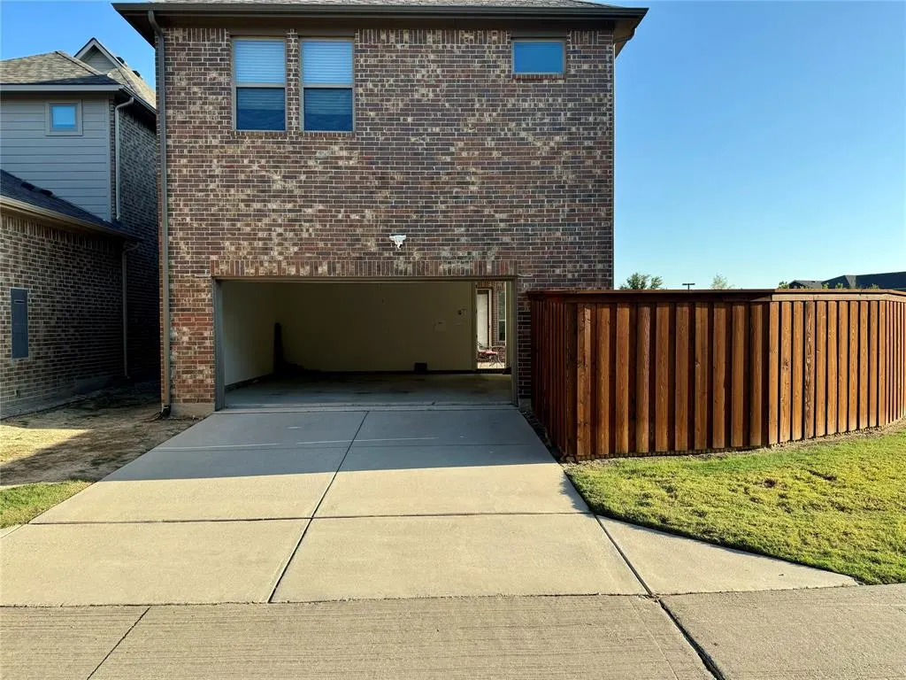 1066 Fullerton Drive
