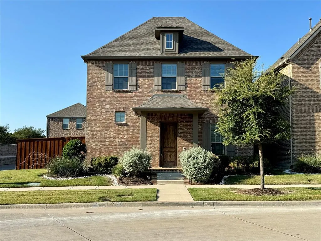 1066 Fullerton Drive