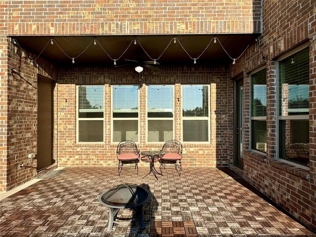 1066 Fullerton Drive