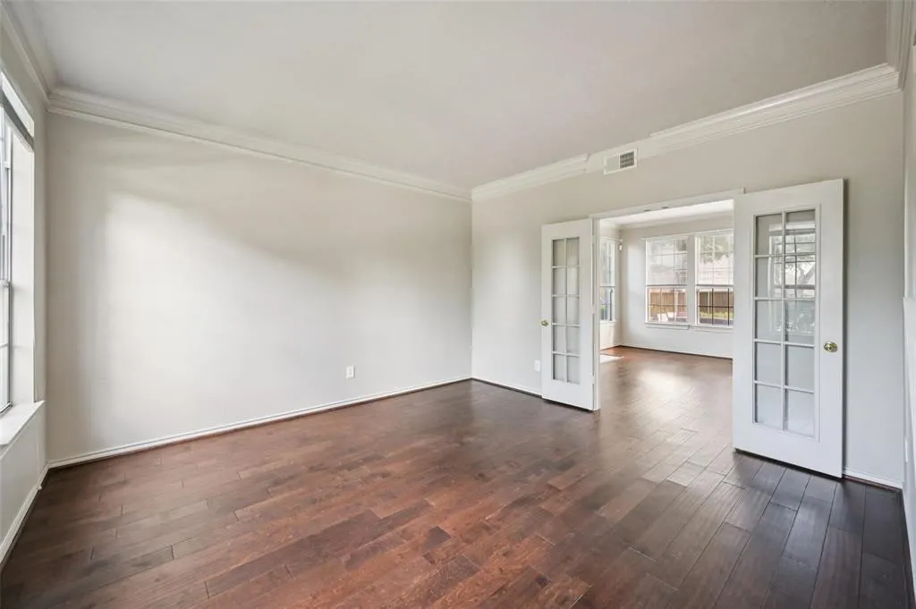 2000 Antwerp Avenue