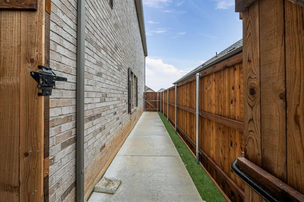 10125 Autumn Leaves Lane