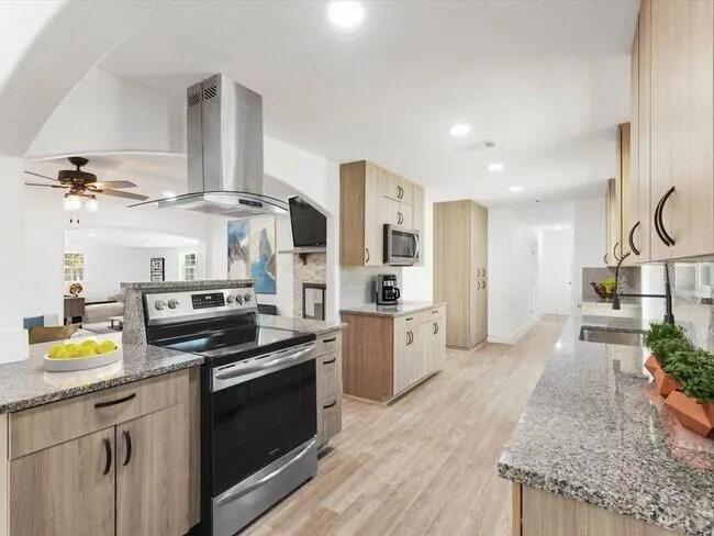 544 E Spring Valley Road