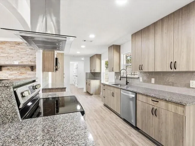 544 E Spring Valley Road