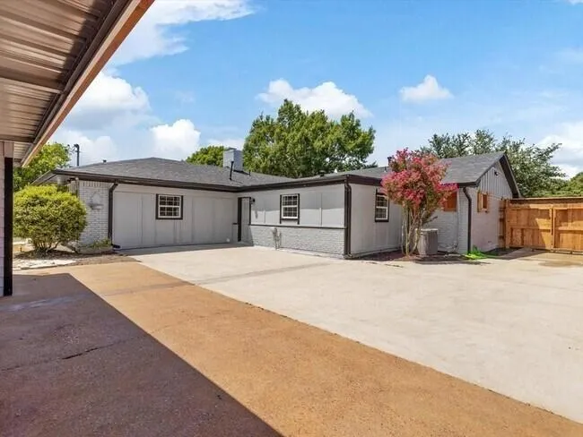 544 E Spring Valley Road
