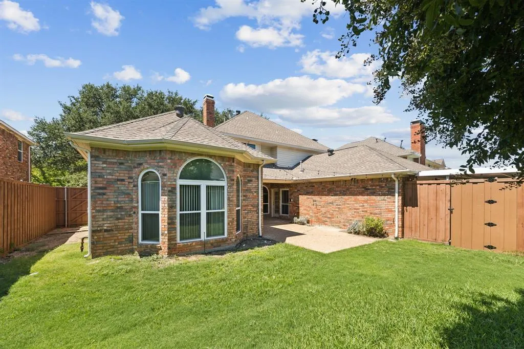 2604 Spring Lake Drive