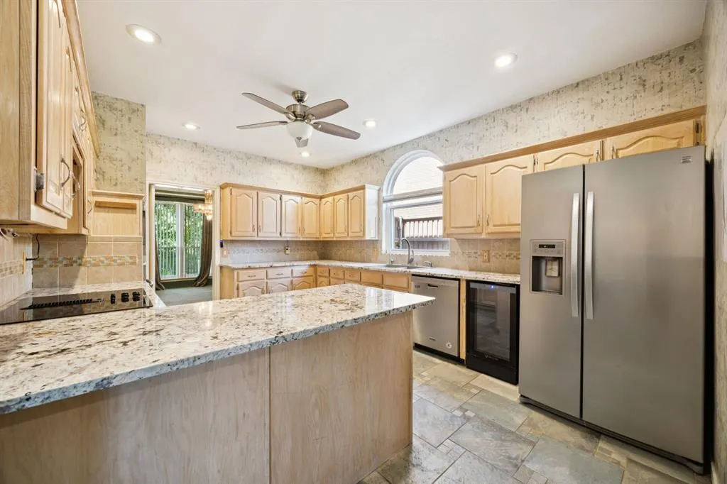 2604 Spring Lake Drive