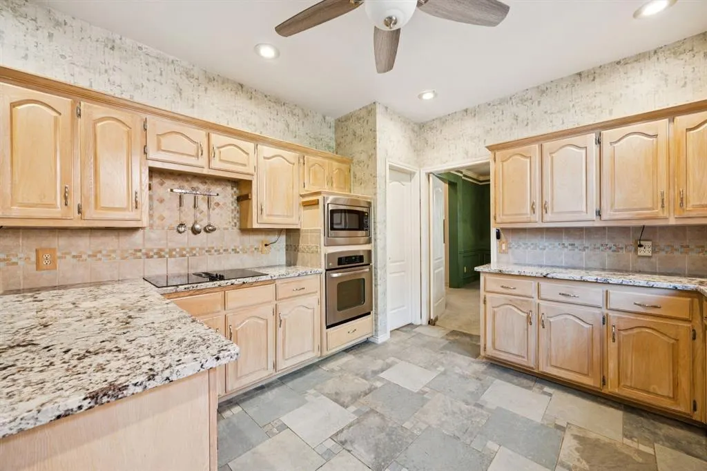 2604 Spring Lake Drive