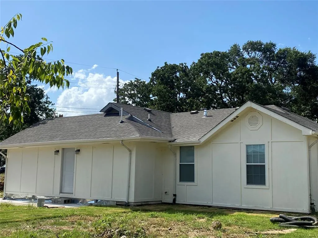 1206 Redbud Street