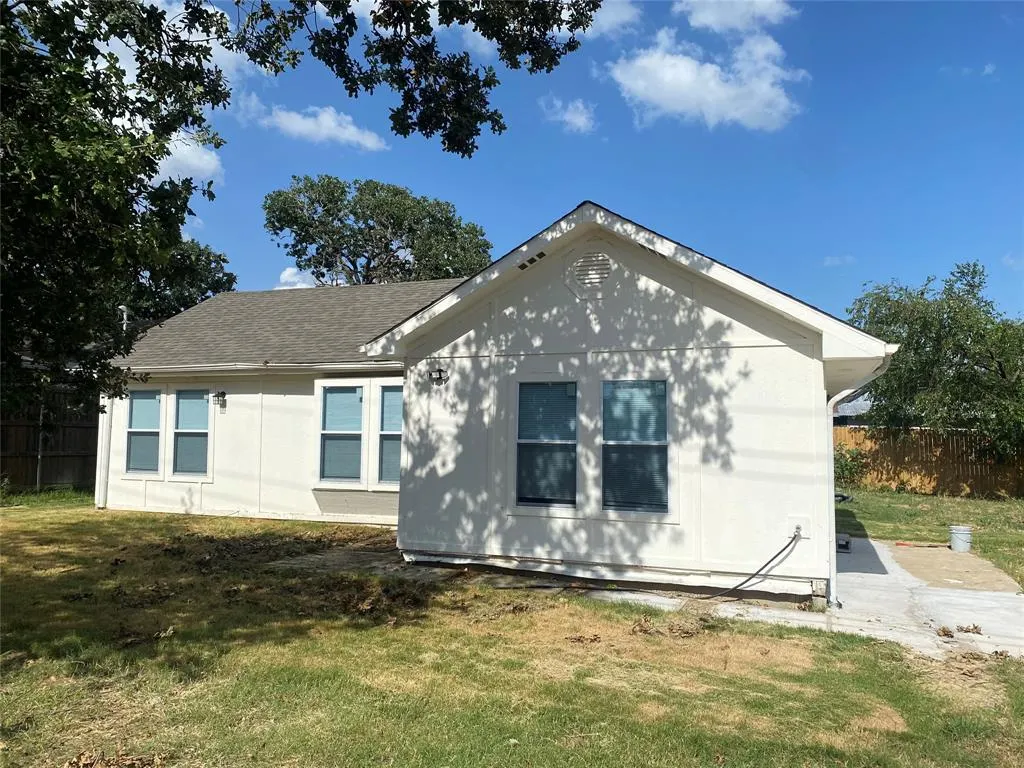 1206 Redbud Street