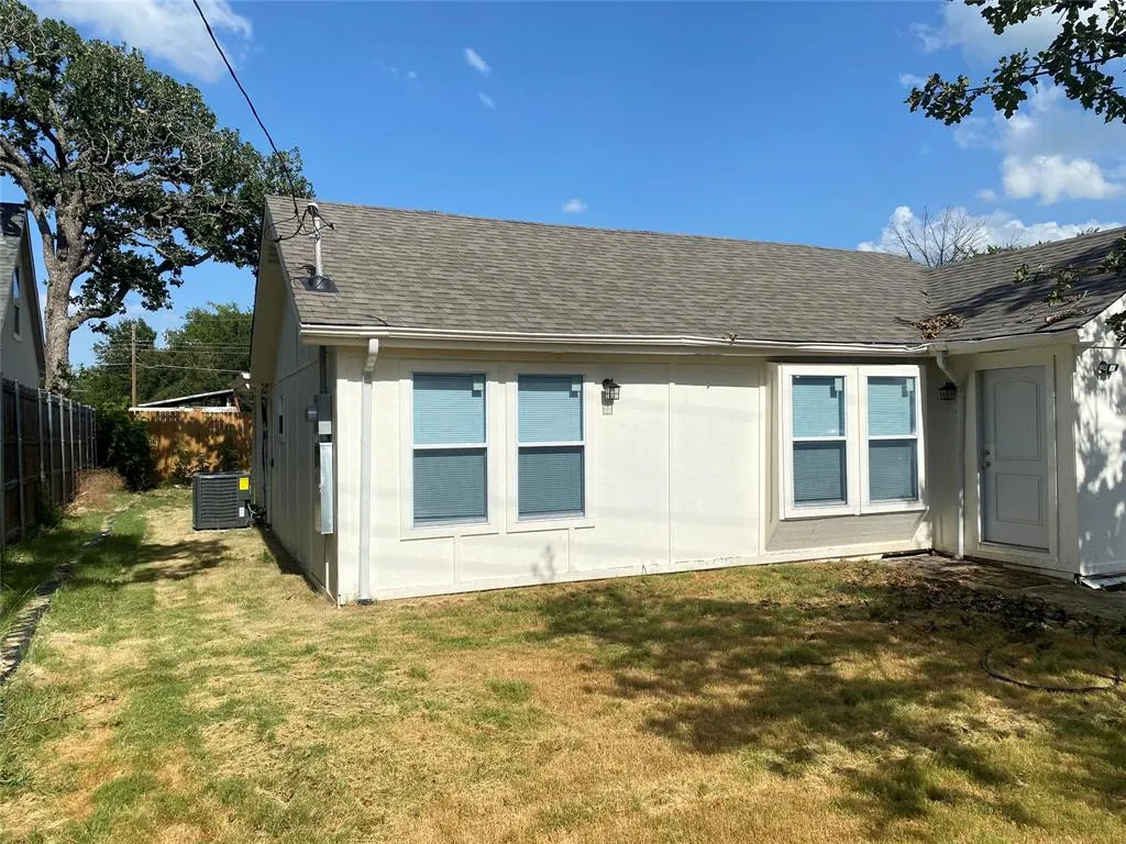 1206 Redbud Street
