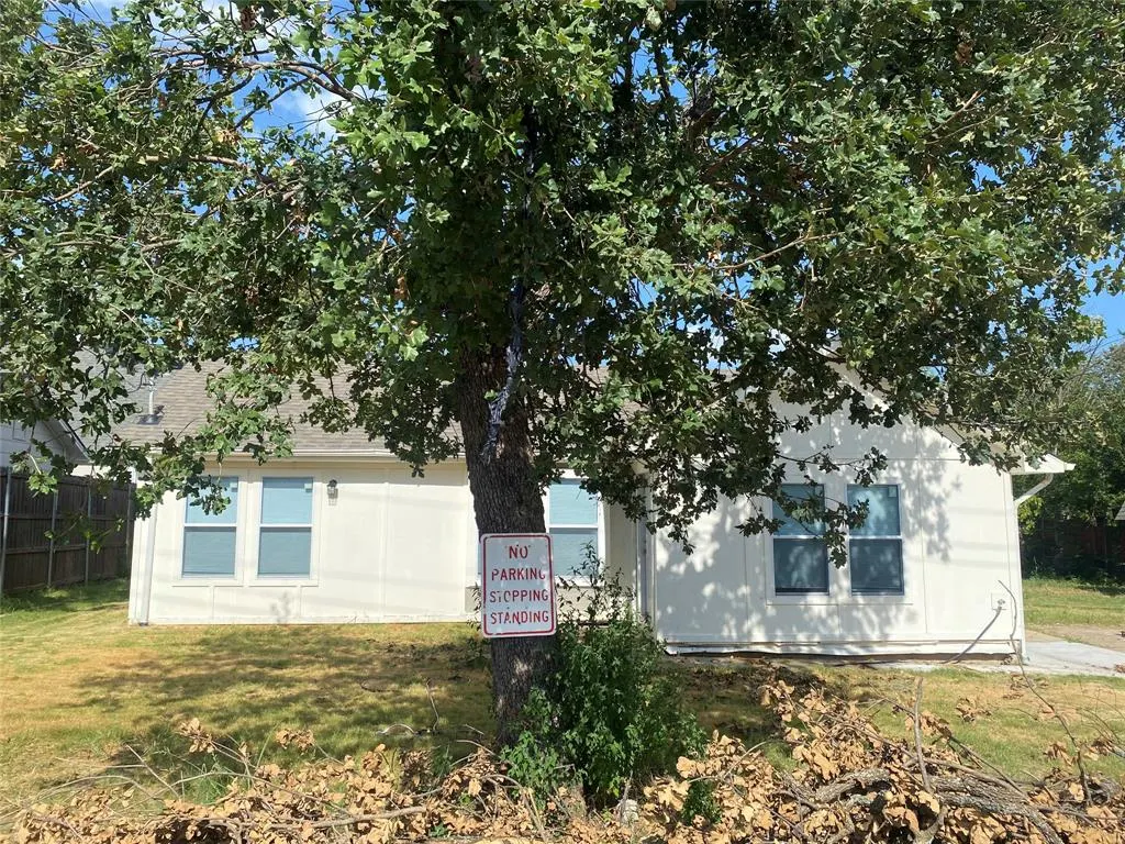 1206 Redbud Street