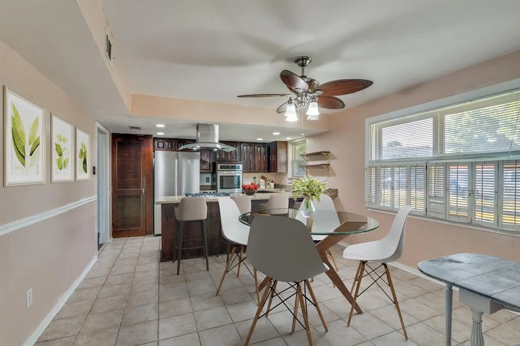 2421 Laurel Lane