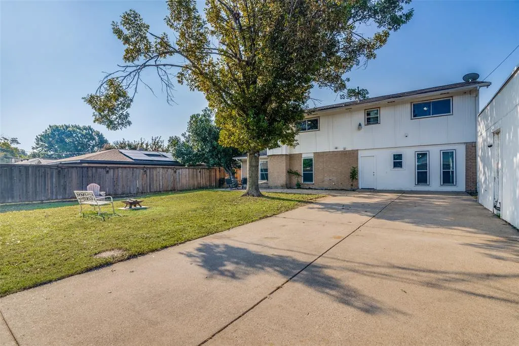 2421 Laurel Lane