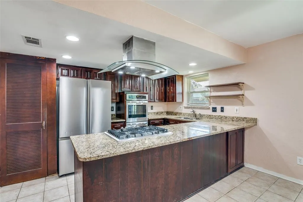 2421 Laurel Lane