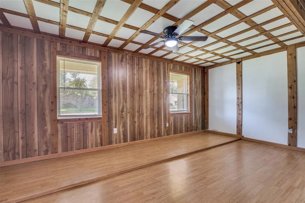 2421 Laurel Lane