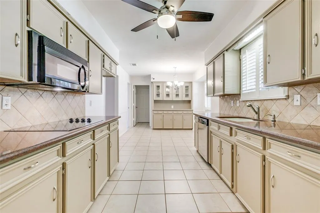 1006 Hillsdale Drive