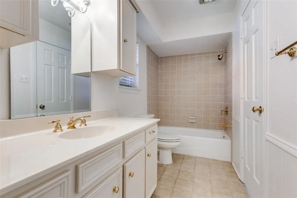 1006 Hillsdale Drive