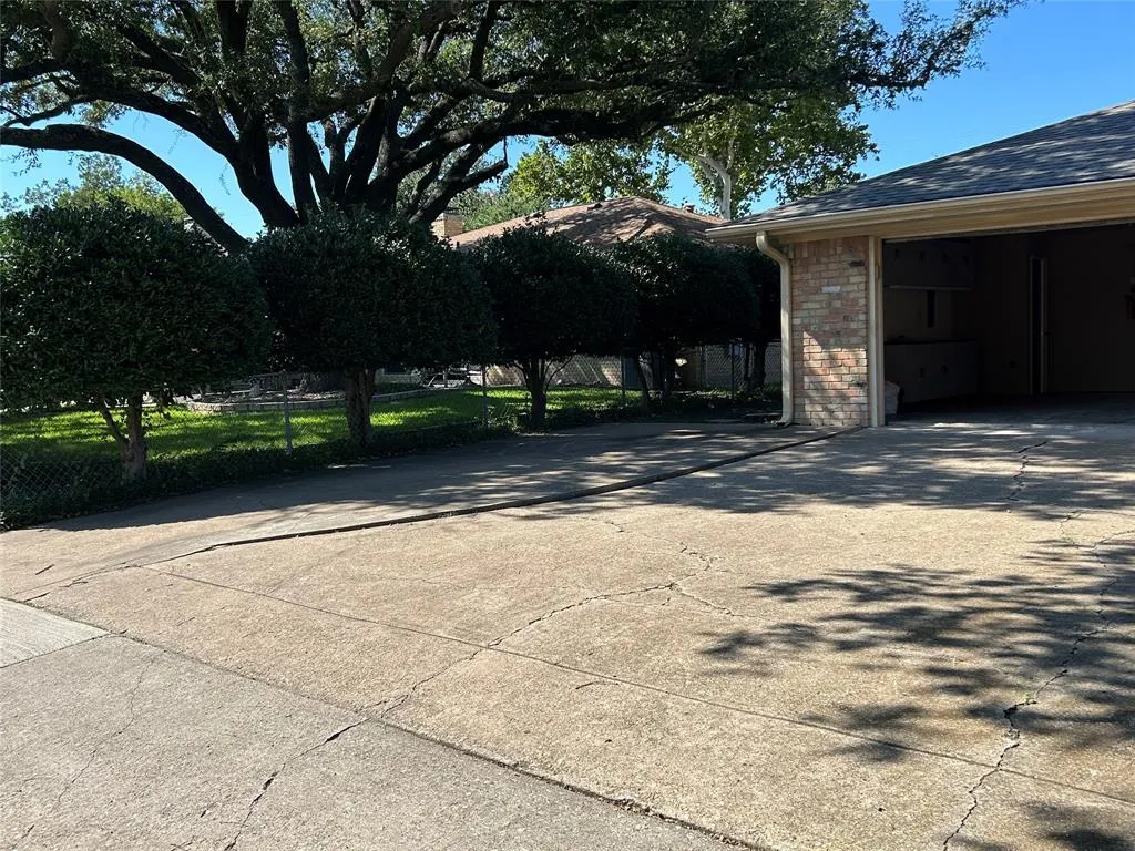 1006 Hillsdale Drive
