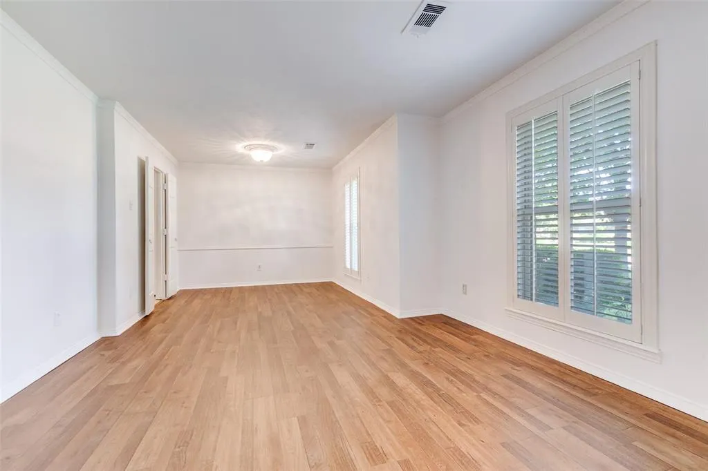 1006 Hillsdale Drive
